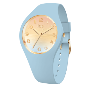 Hellblaue Armbanduhr mit flexiblem Silikonarmband und roségoldenem Zifferblatt mit arabischen Ziffern in schräger Produktansicht.