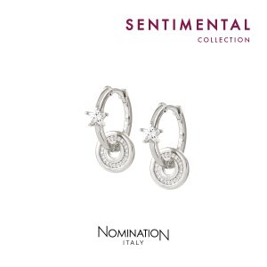 Elegante silberfarbene Creolen aus der Sentimental Collection von Nomination Italy mit funkelndem Sternmotiv aus weißem Zirkonia und rundem Anhänger, der mit pavégefassten Zirkonia besetzt ist. Feminines Design mit romantischer Ausstrahlung für besondere Anlässe und den Alltag.
