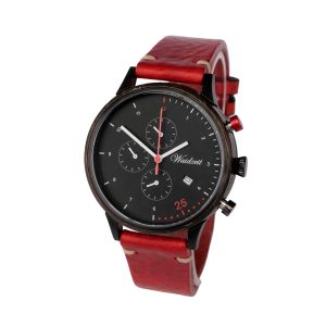 Waidzeit Chronographen-Armbanduhr mit schwarzem Zifferblatt, drei Hilfszifferblättern, Datumsanzeige, dunklen Holzapplikationen an der Lünette, schwarzem Gehäuse und einem leuchtend roten Lederarmband auf hellem Hintergrund