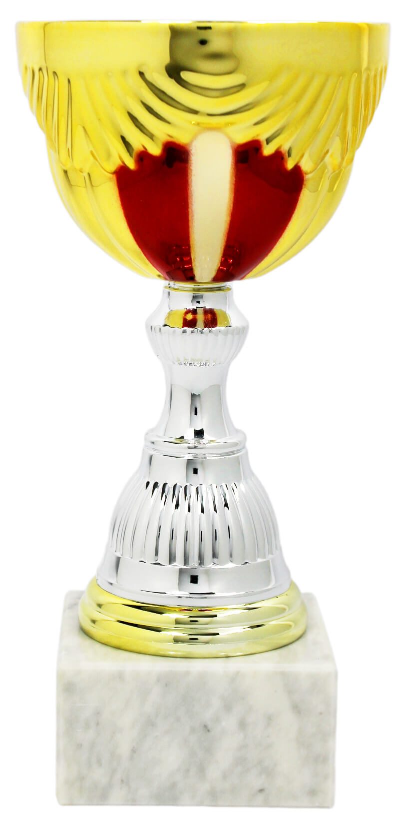 Goldener Pokal mit silbernem Stiel auf weißem Marmorsockel
