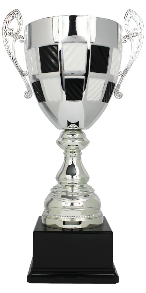 Eleganter silberfarbener Pokal mit dekorativen Henkeln, schwarz-weißem Karomuster am Kelch und schwarzem Sockel für Sport- und Wettbewerbsauszeichnungen.