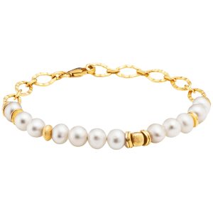 Elegantes goldfarbenes Armband mit weißen Perlen, dekorativen goldfarbenen Zwischenelementen und Karabinerverschluss.