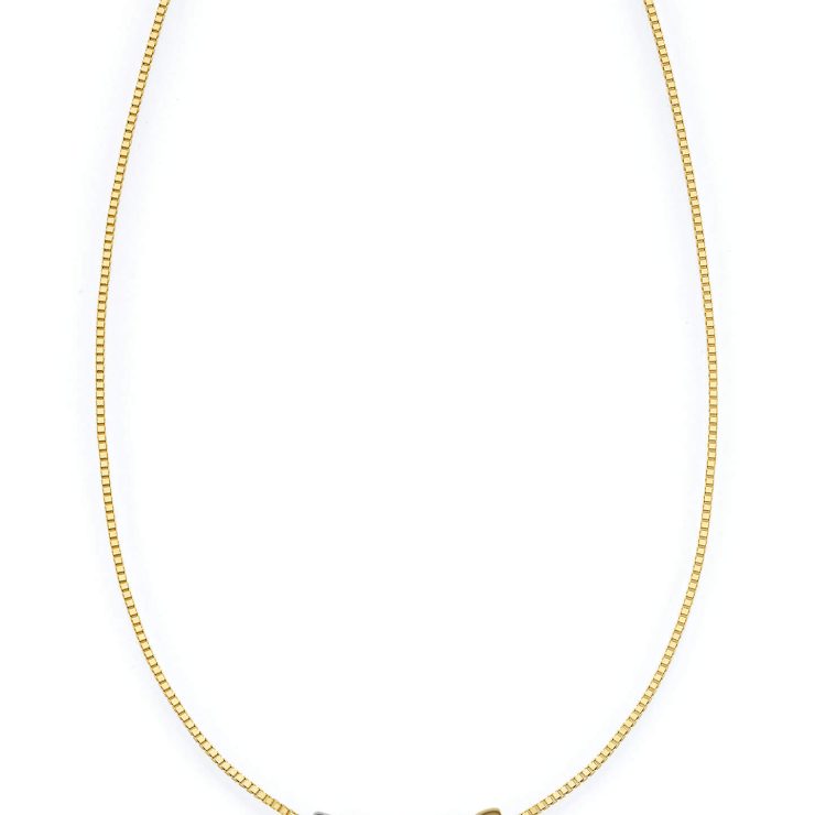 Elegante goldfarbene Halskette mit feiner Venezianerkette und drei austauschbaren Anhängern. Die Anhänger sind jeweils mit einem funkelnden klaren Zirkonia im Brillantschliff besetzt und in Silber- oder Goldoptik erhältlich. Ein vielseitiges Schmuckstück, das sich individuell kombinieren und an verschiedene Looks anpassen lässt.