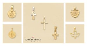 Kollektion verschiedener religiöser Goldanhänger mit Engelsmotiv, Herzanhänger, Kreuzanhängern, Ankh-Kreuz, Taubenanhänger und Benediktus-Medaille auf hellem Hintergrund.