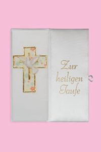 Offene Karte mit einem goldumrandeten Kreuz und einer weißen Taube links sowie der Aufschrift 'Zur heiligen Taufe' rechts auf rosa Hintergrund