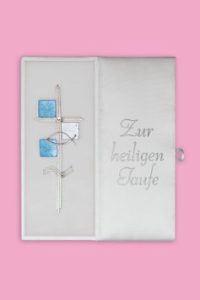 Vier Fotos zeigen eine aufwendig gestaltete Klappkarte mit rosa und silbernen Zierelementen, Schmetterlingen und Herzmotiven, dazu handschriftlich wirkender Text auf der Innenseite.